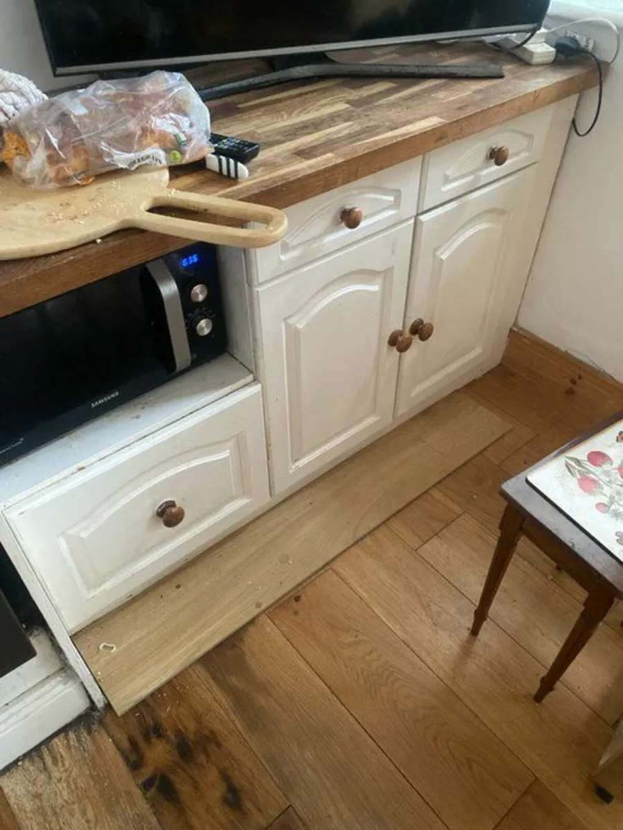 Kitchen units - Image 1