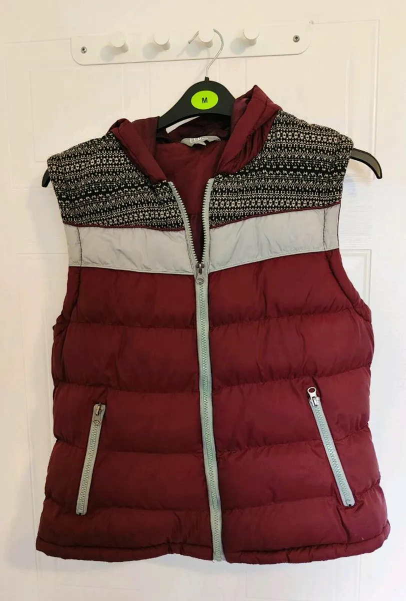 Burgundy Puffer Vest with Hood Fluid Size 16 - Image 3