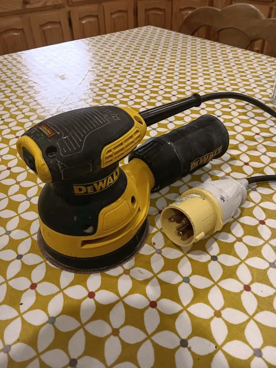 Dewalt Random Orbit Sander - Image 1