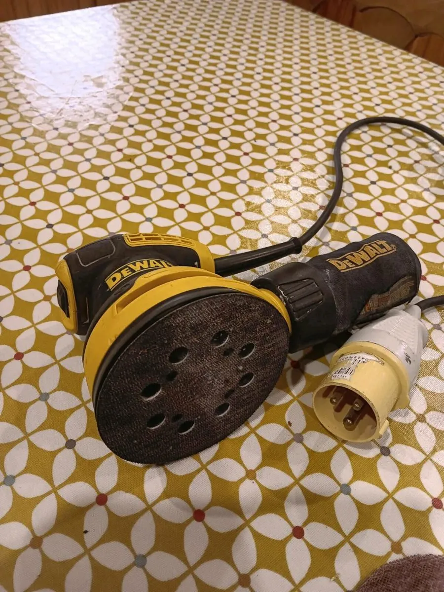 Dewalt Random Orbit Sander - Image 3