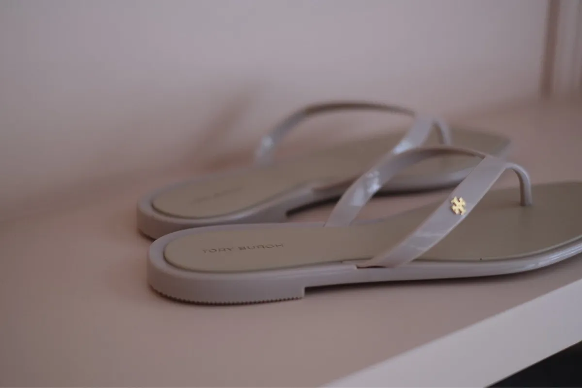 Tory Burch Roxanne Flip Flops Grey - Image 4