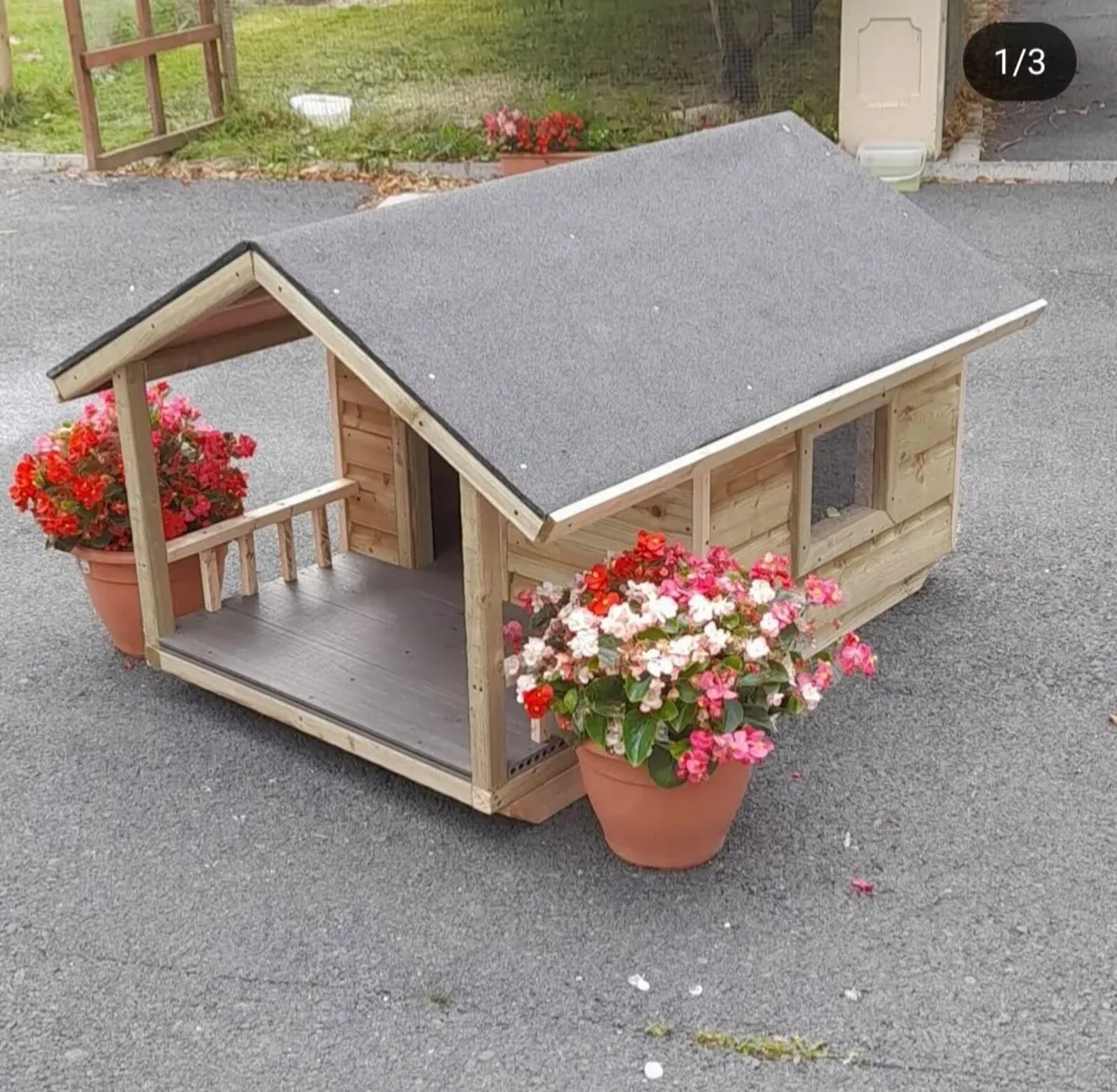 Dog house - Image 1