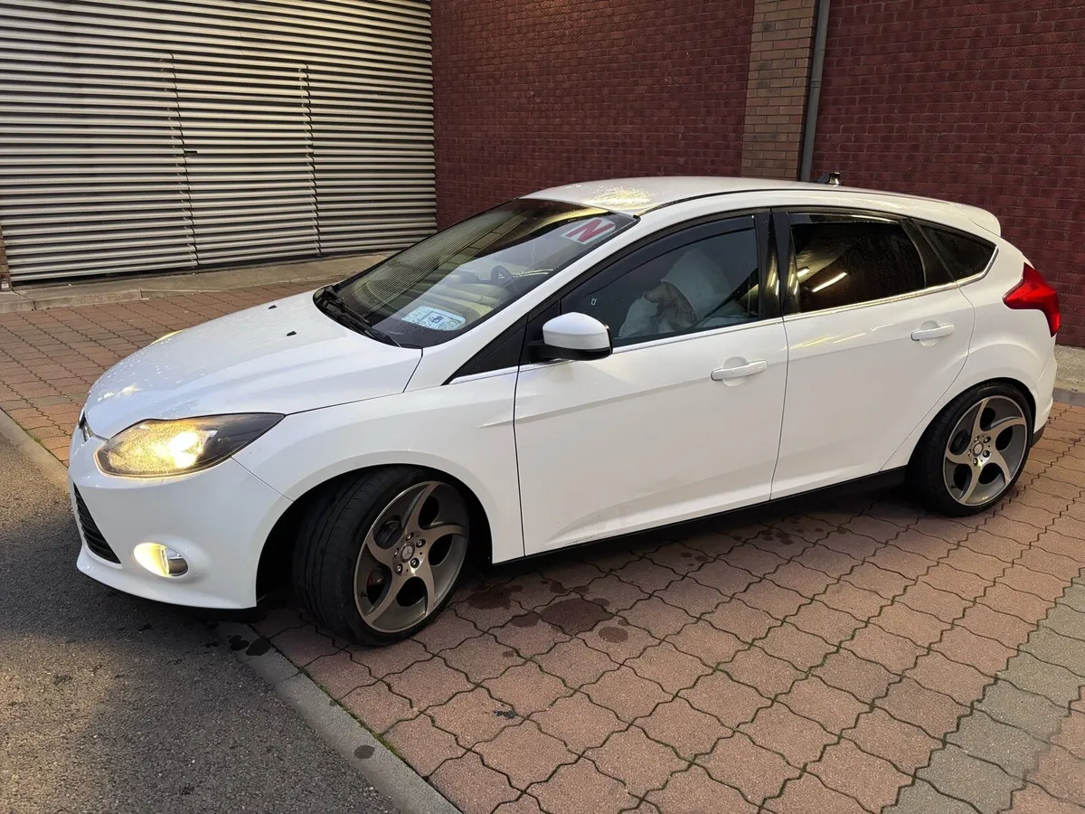 Ford Focus 2012 - Image 2