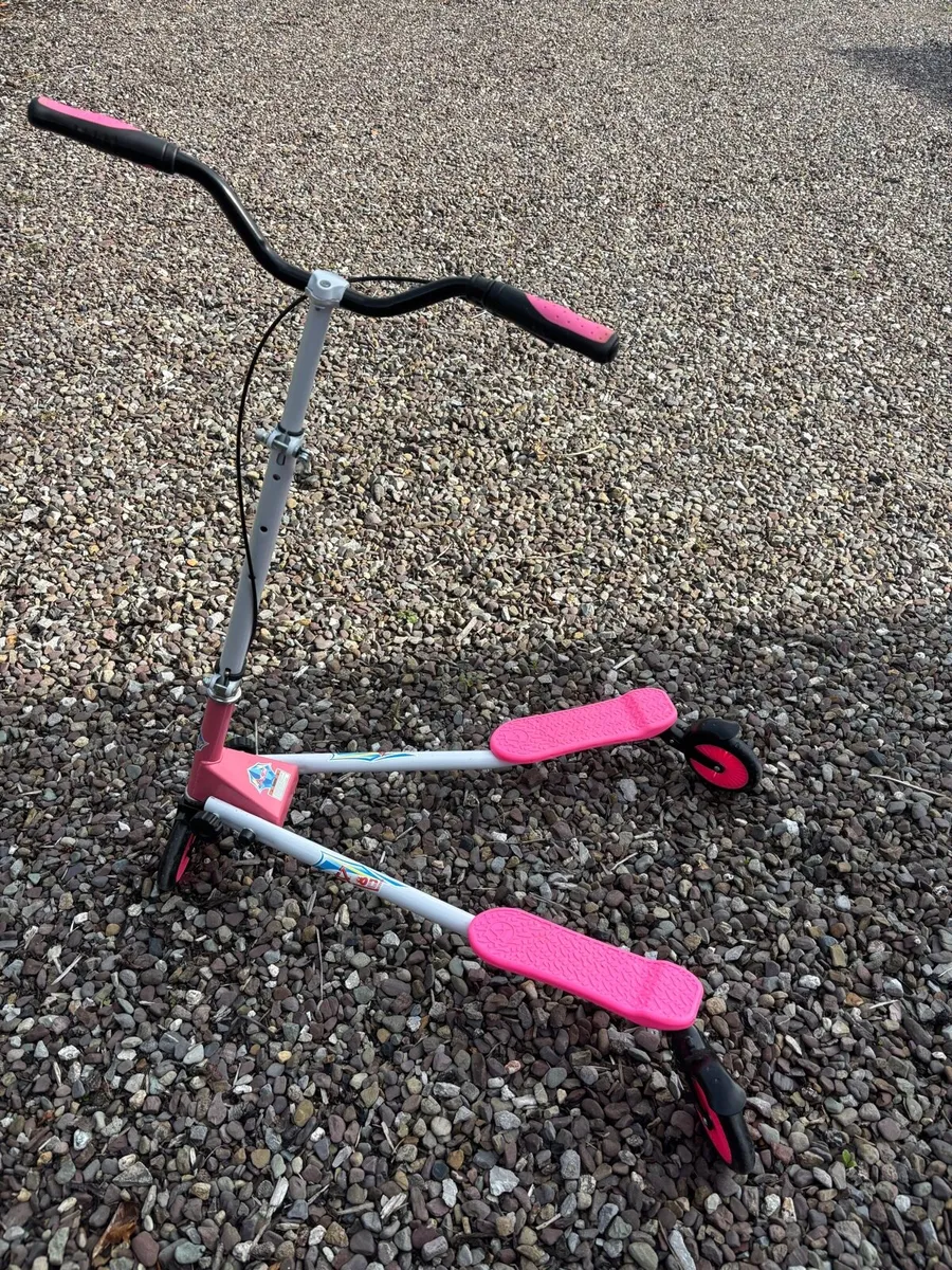 3 wheel swing scooter - Image 1