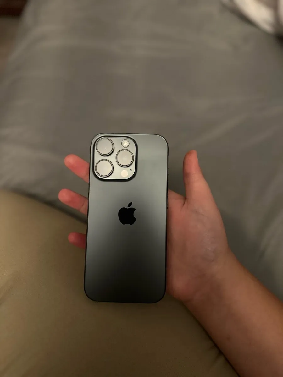 iPhone 16 pro - Image 1