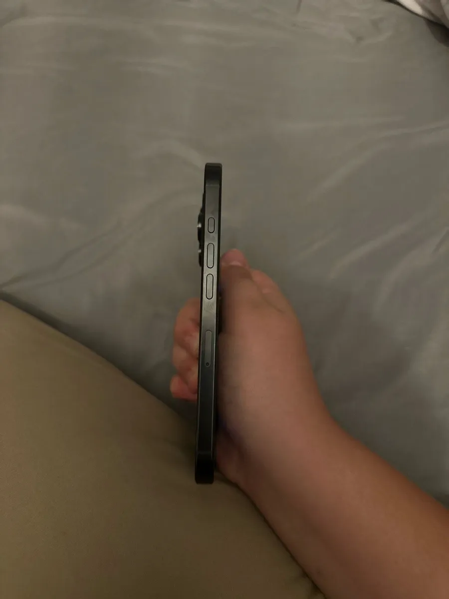 iPhone 16 pro - Image 3