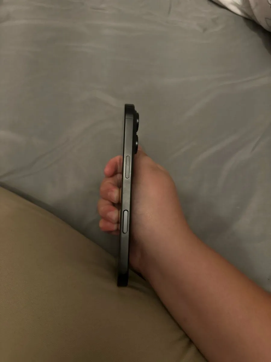 iPhone 16 pro - Image 4