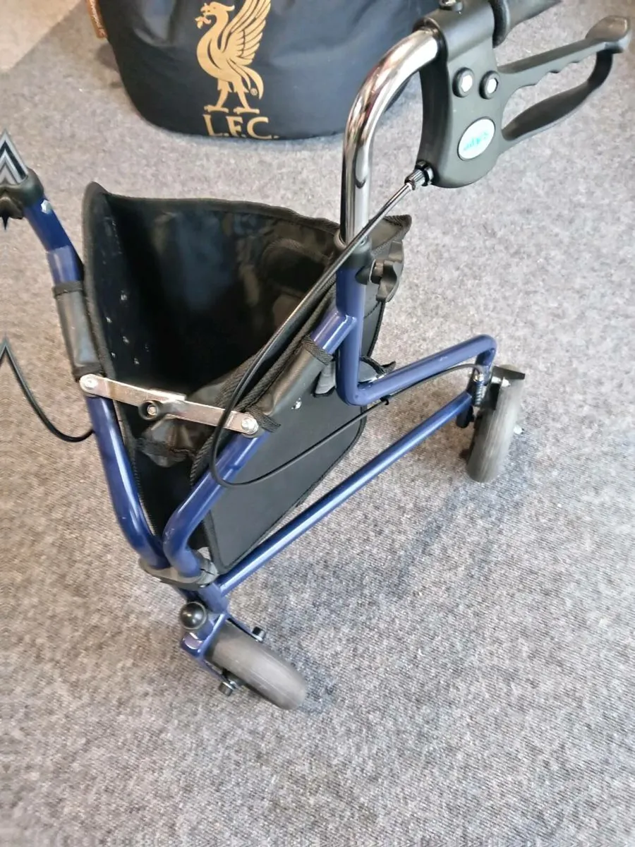 Steel 3 wheel rollator - Image 1