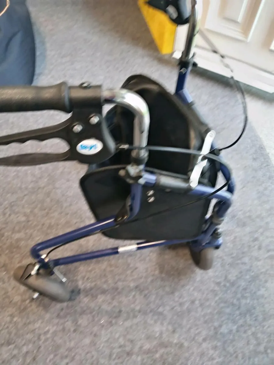 Steel 3 wheel rollator - Image 2