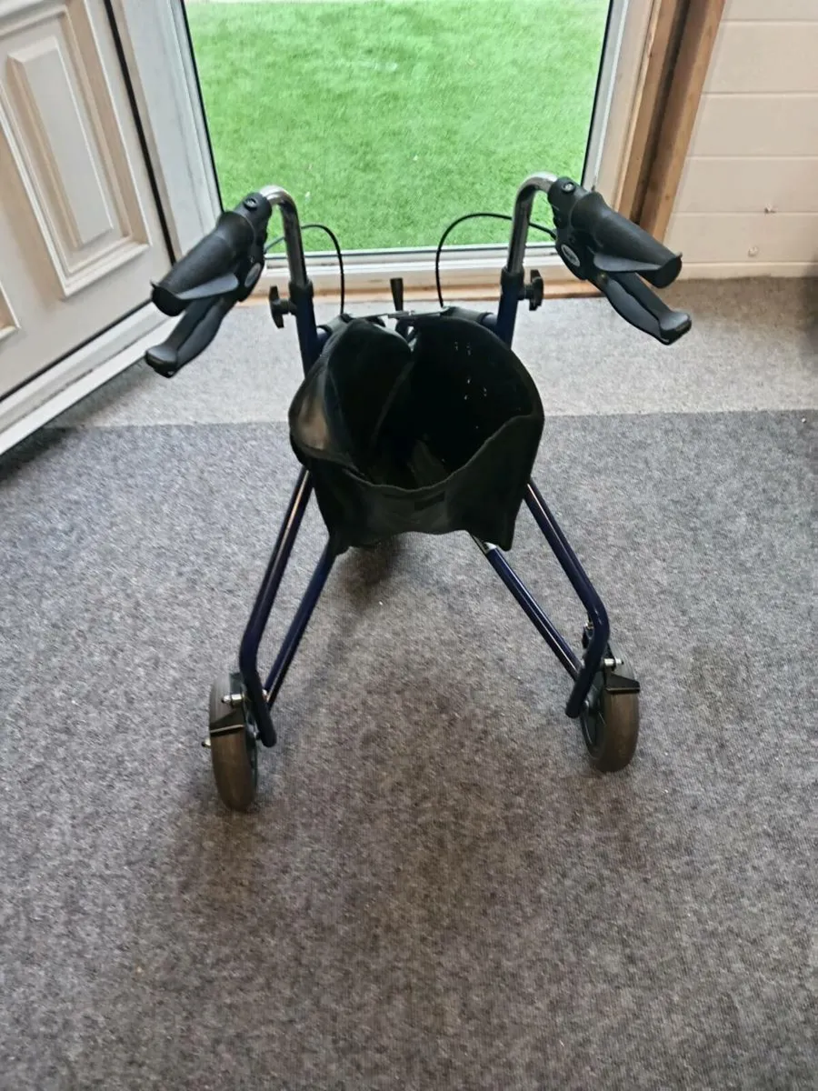 Steel 3 wheel rollator - Image 3