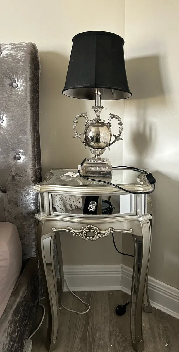 Bedroom furniture - Image 1