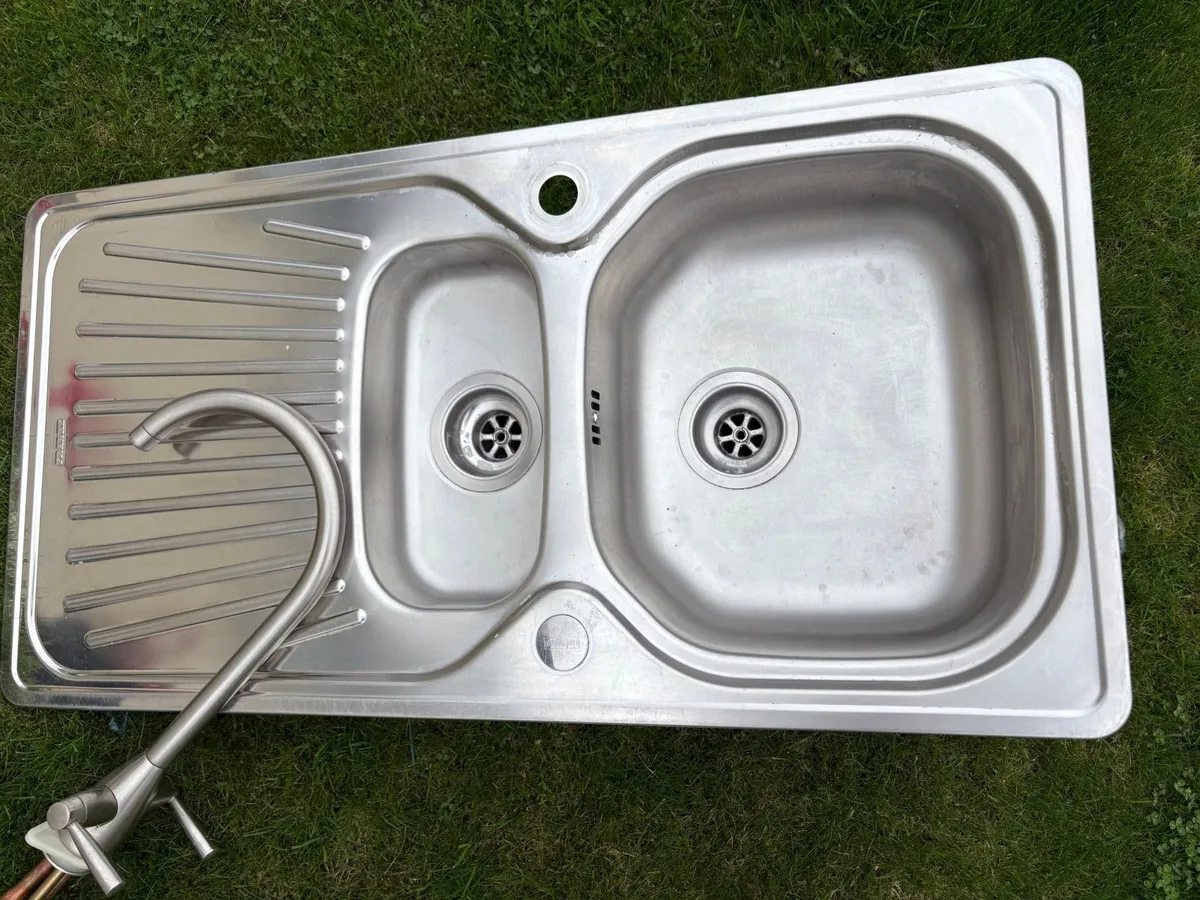 Franke tap and kitchen 1.5 bowl Sink - Image 4