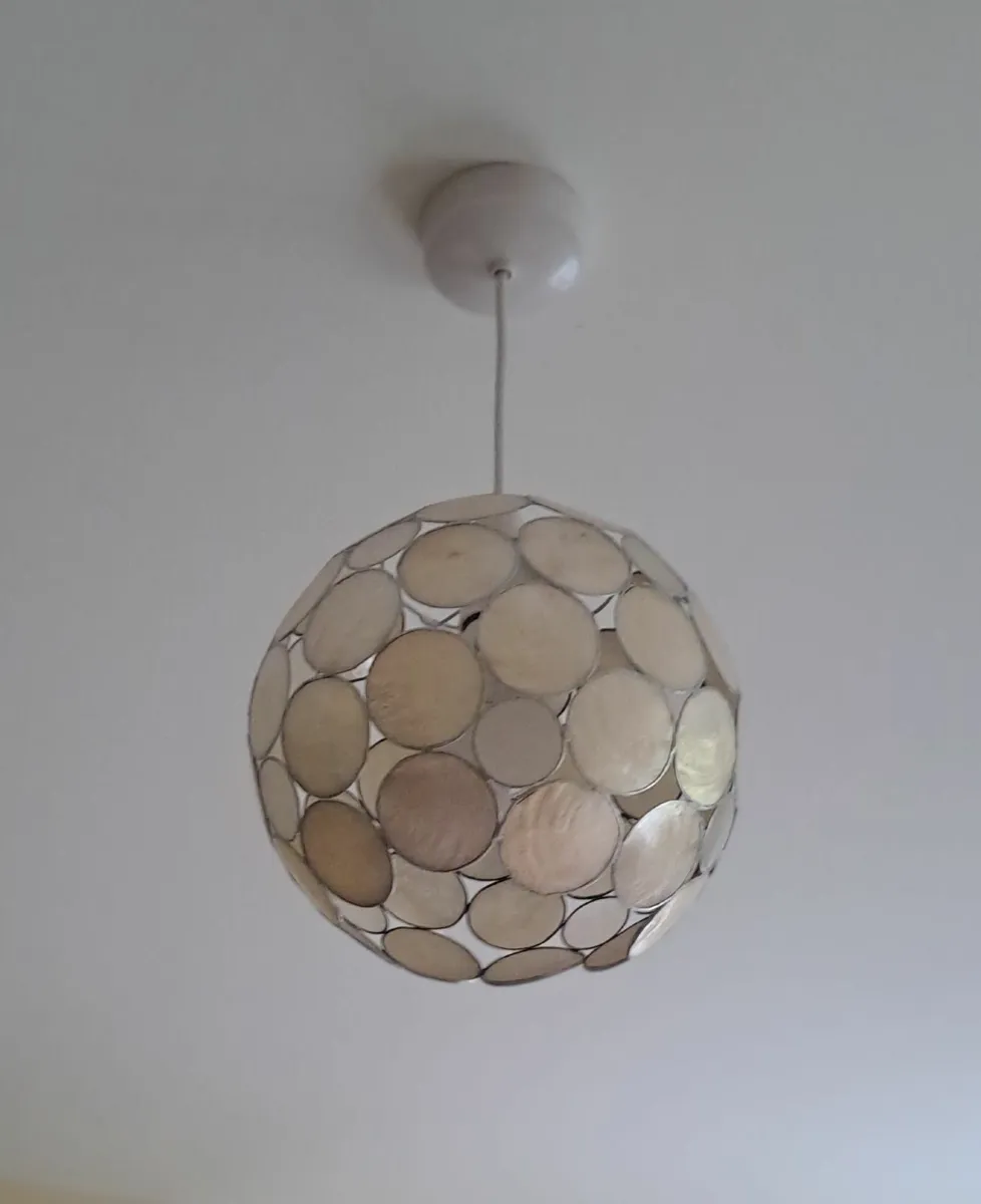 Light shade & Picture & Curtains - Image 1