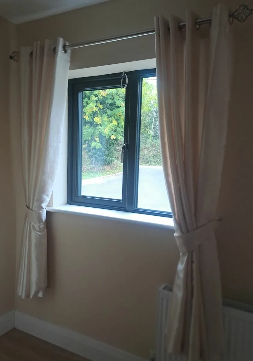 Light shade & Picture & Curtains - Image 4