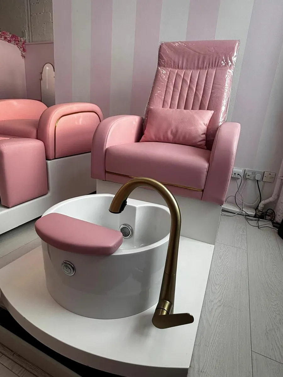 Beauty Salon Furniture Pink - Image 2