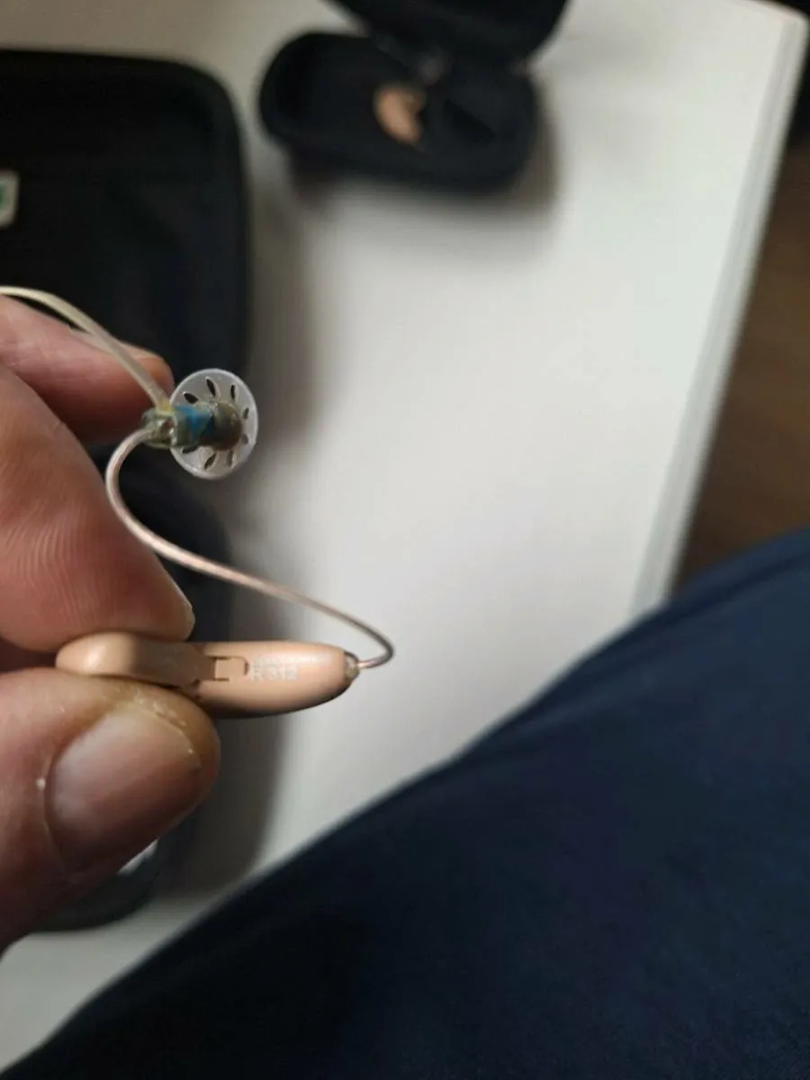 Hearing aids - Image 4