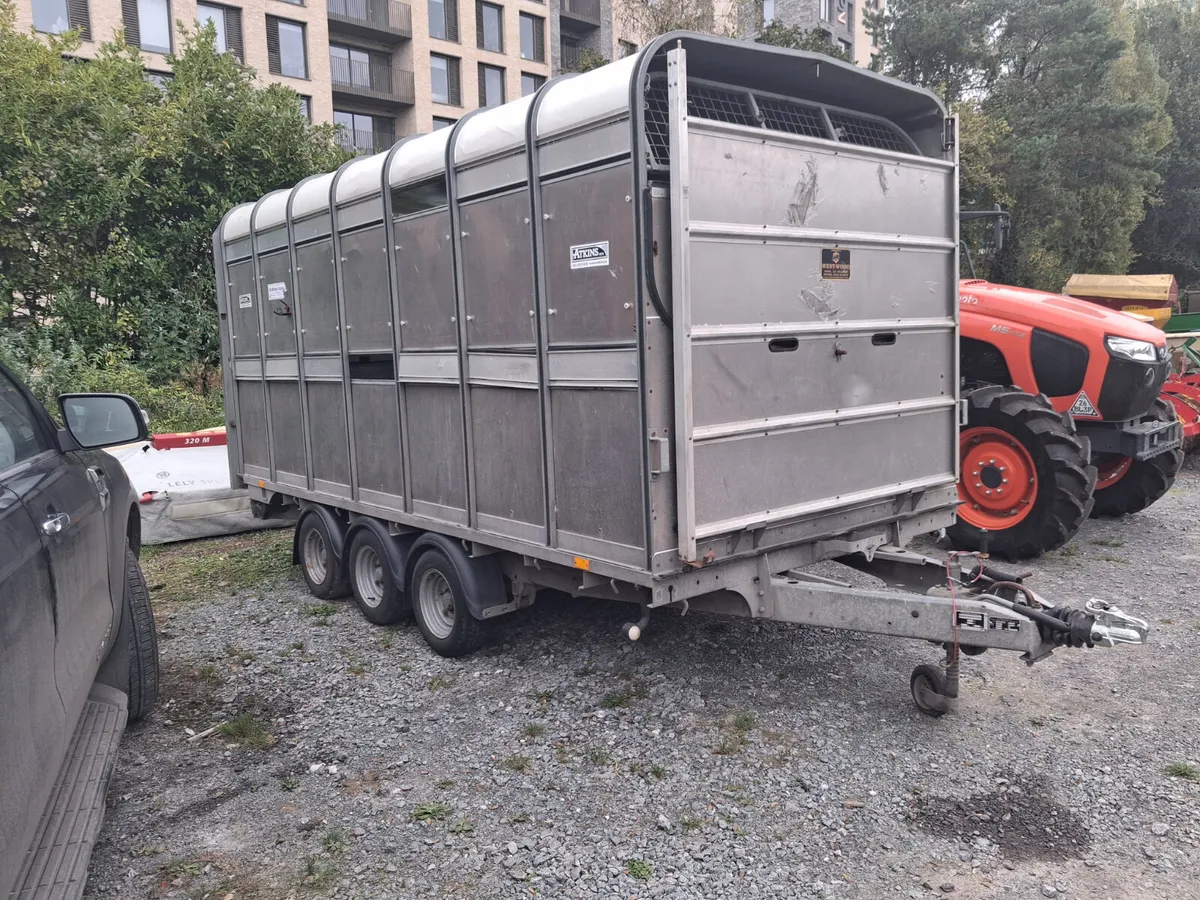 Cattle trailer - Image 1