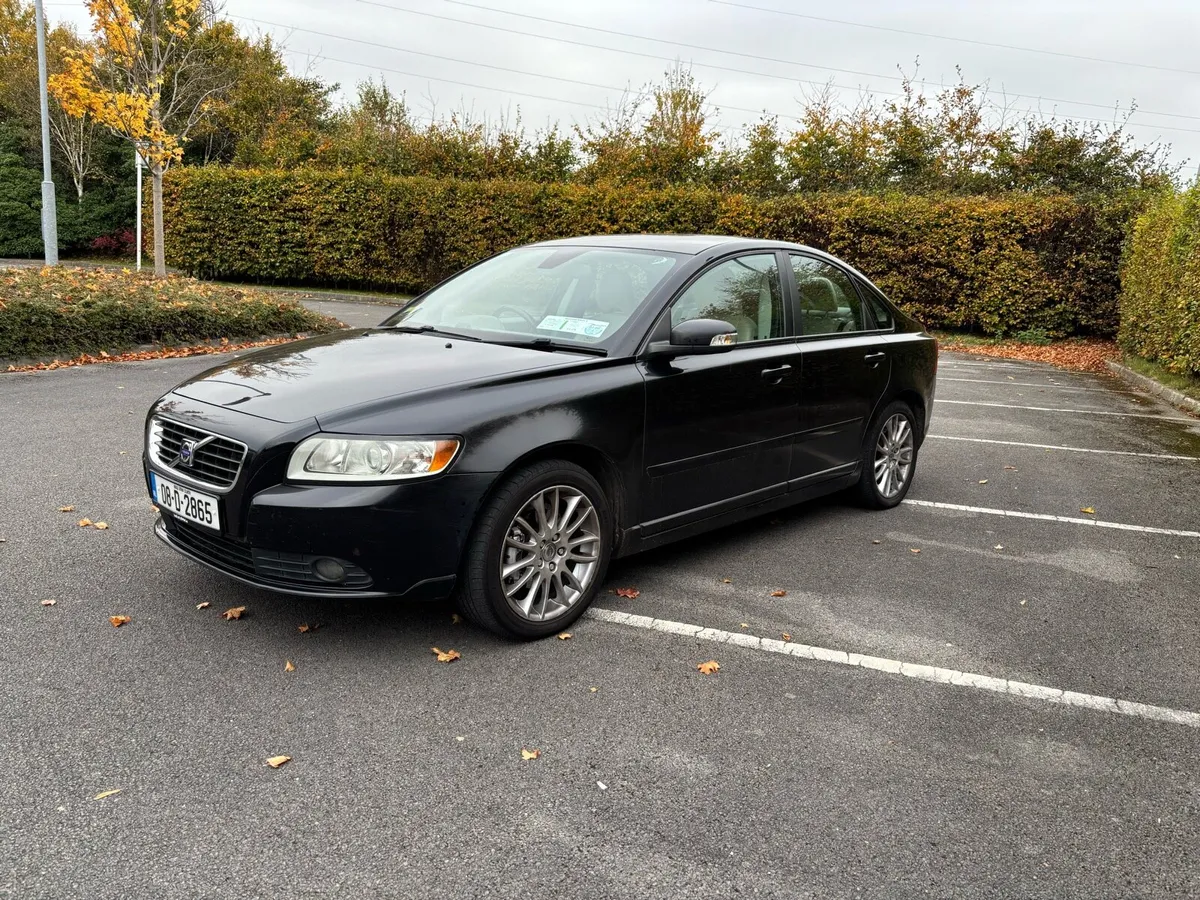 Volvo S40 1.8f petrol 5 Sp Manual - Image 2