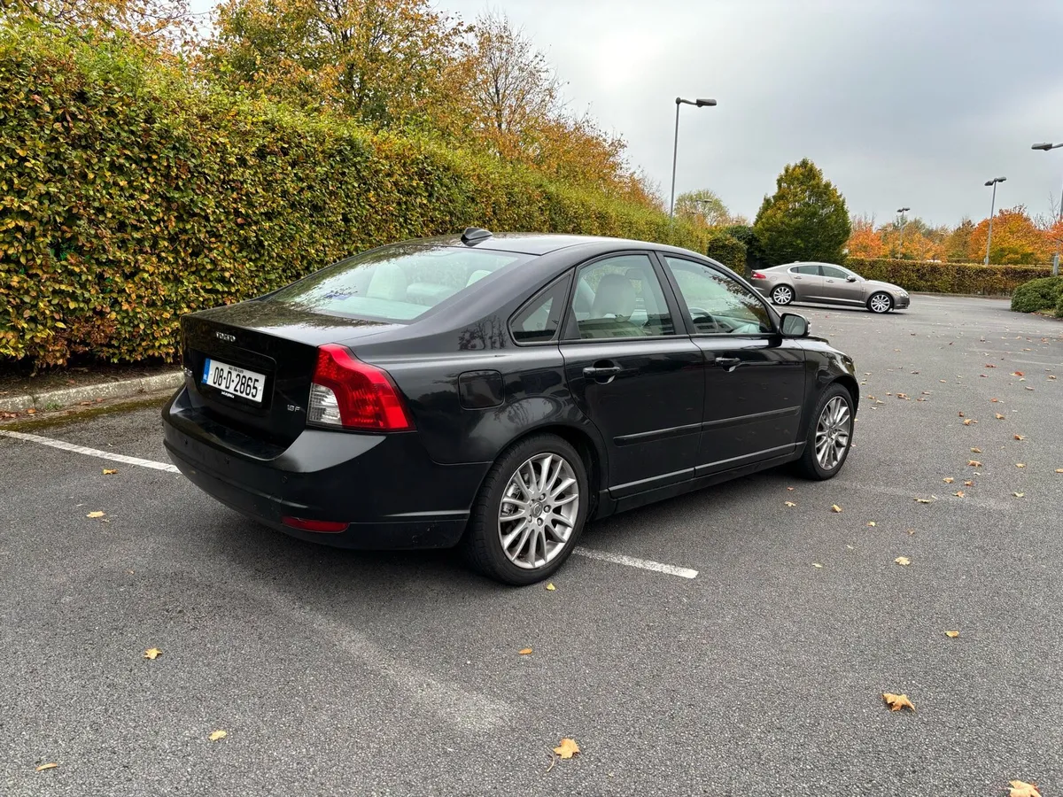 Volvo S40 1.8f petrol 5 Sp Manual - Image 3