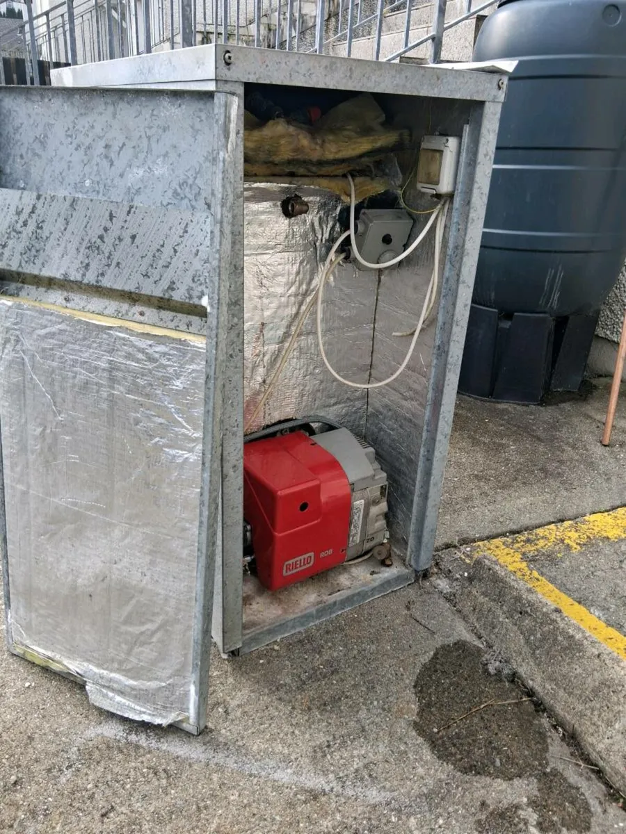 Grant Oil Boiler and Riello Burner - Image 3
