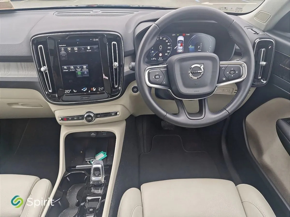 Volvo XC40 T5 (262hp)  plug In Hybrid  Inscriptio - Image 4