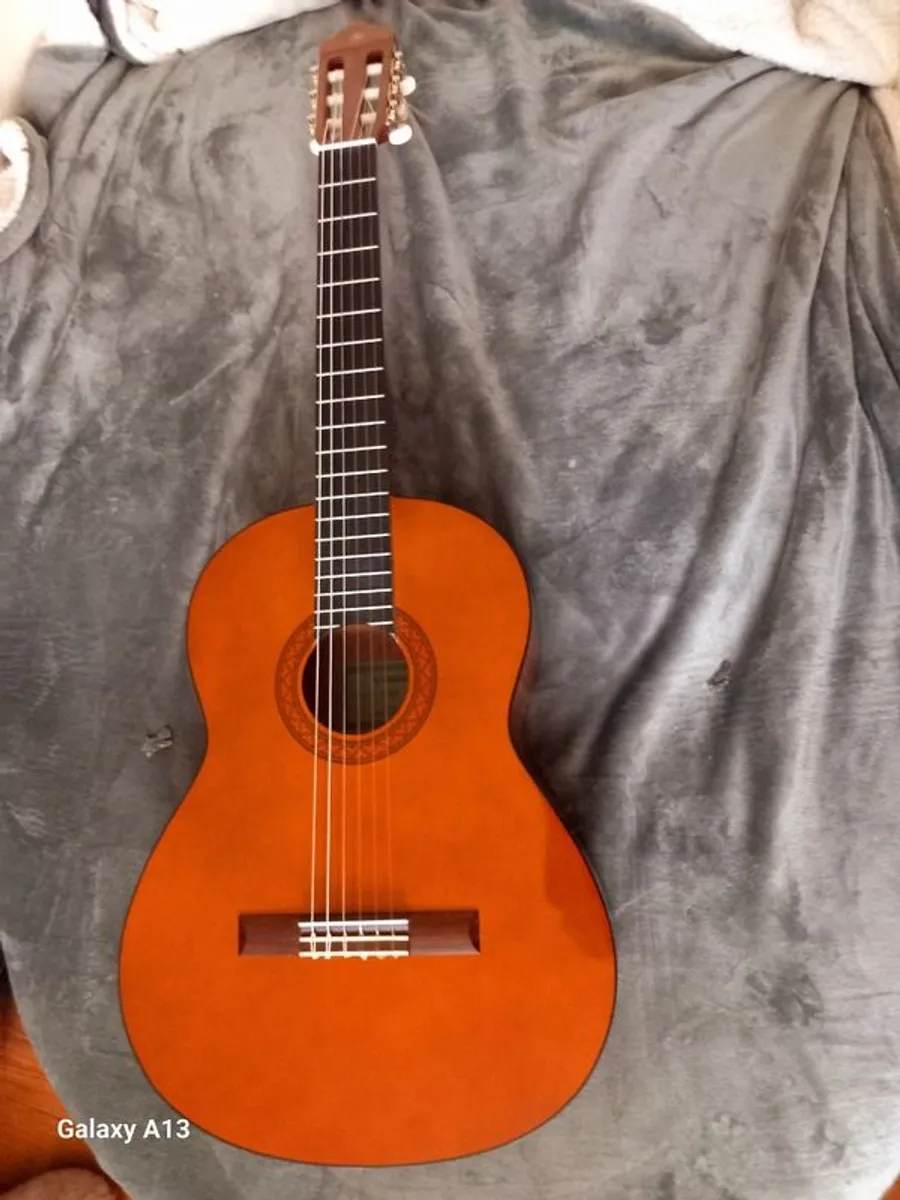 Yamaha classical guitar C40 - Image 1