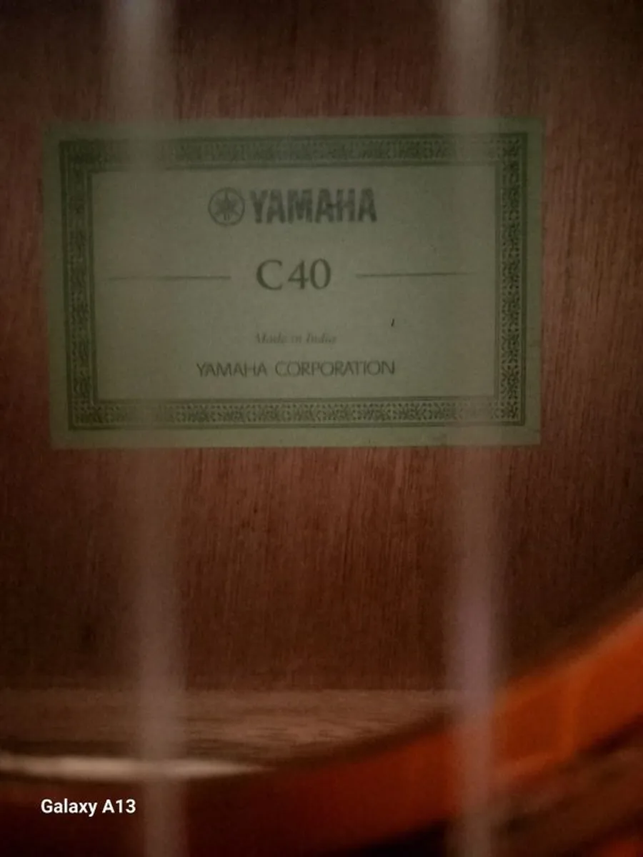 Yamaha classical guitar C40 - Image 3