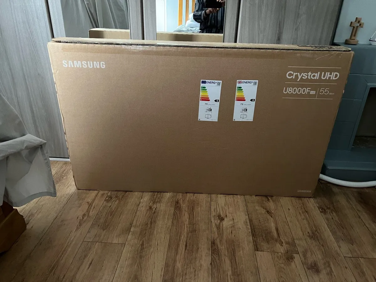 Samsung tv  2025. Model is U8OOOf.
