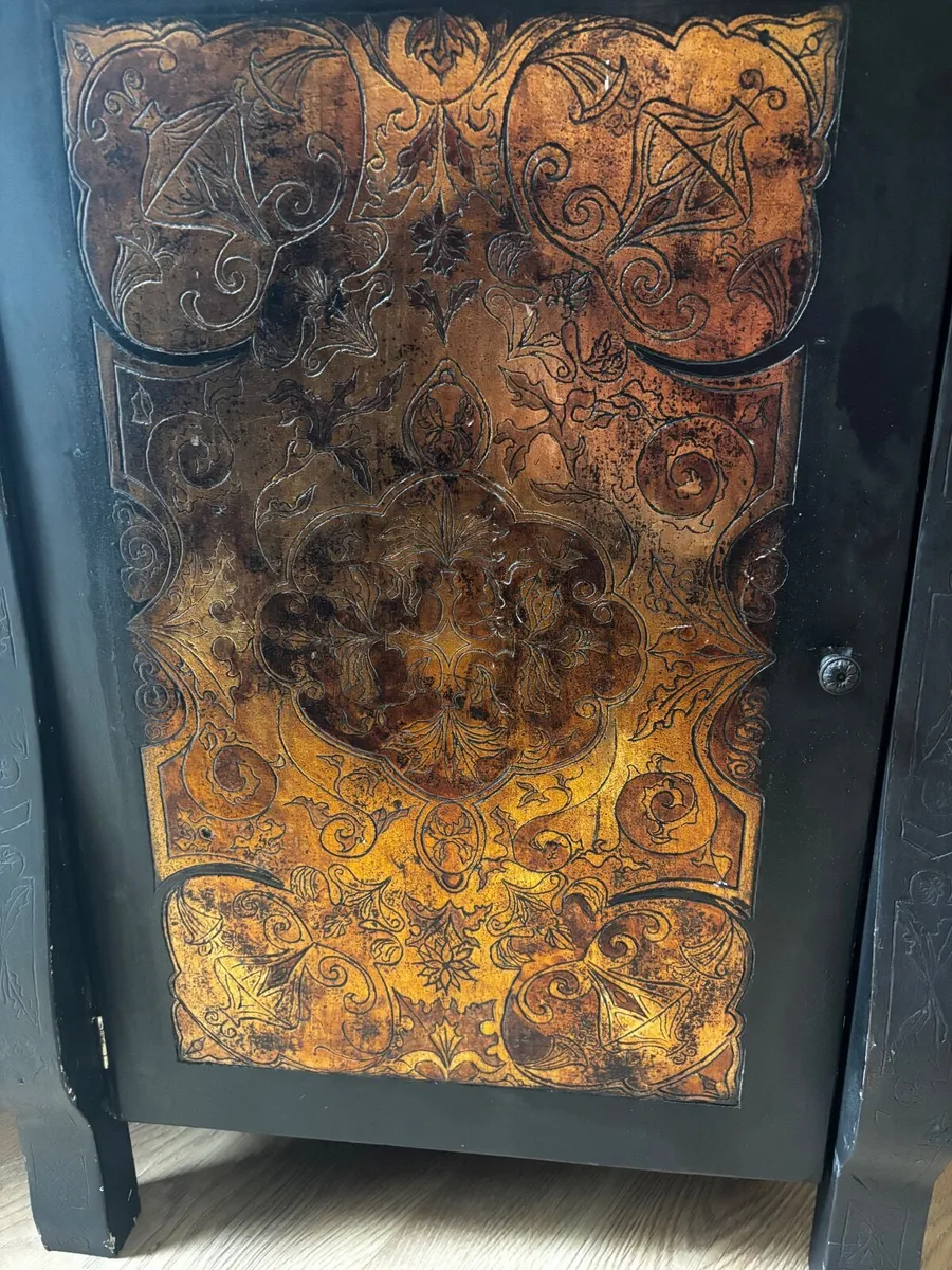 Vintage locker - Image 1