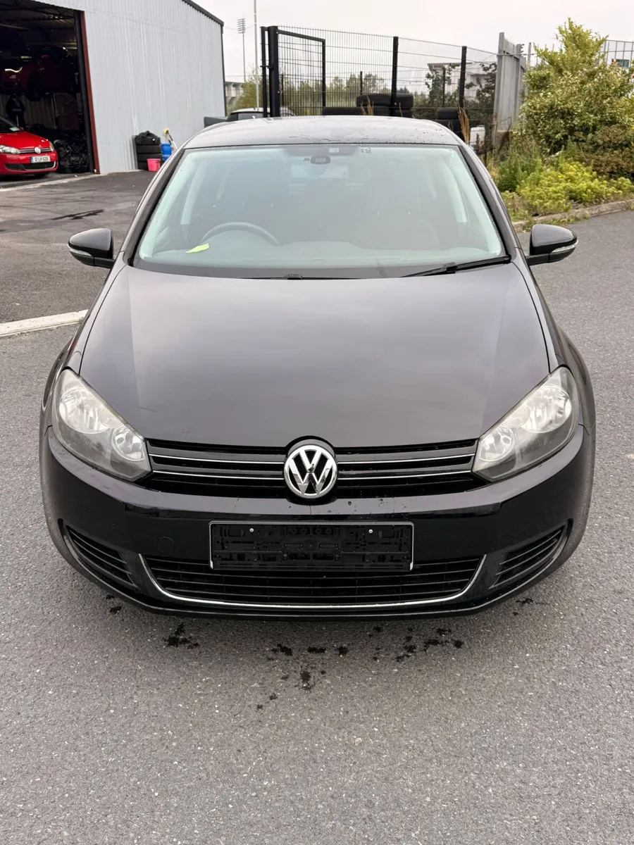 Volkswagen Golf 2010 Black - Image 1