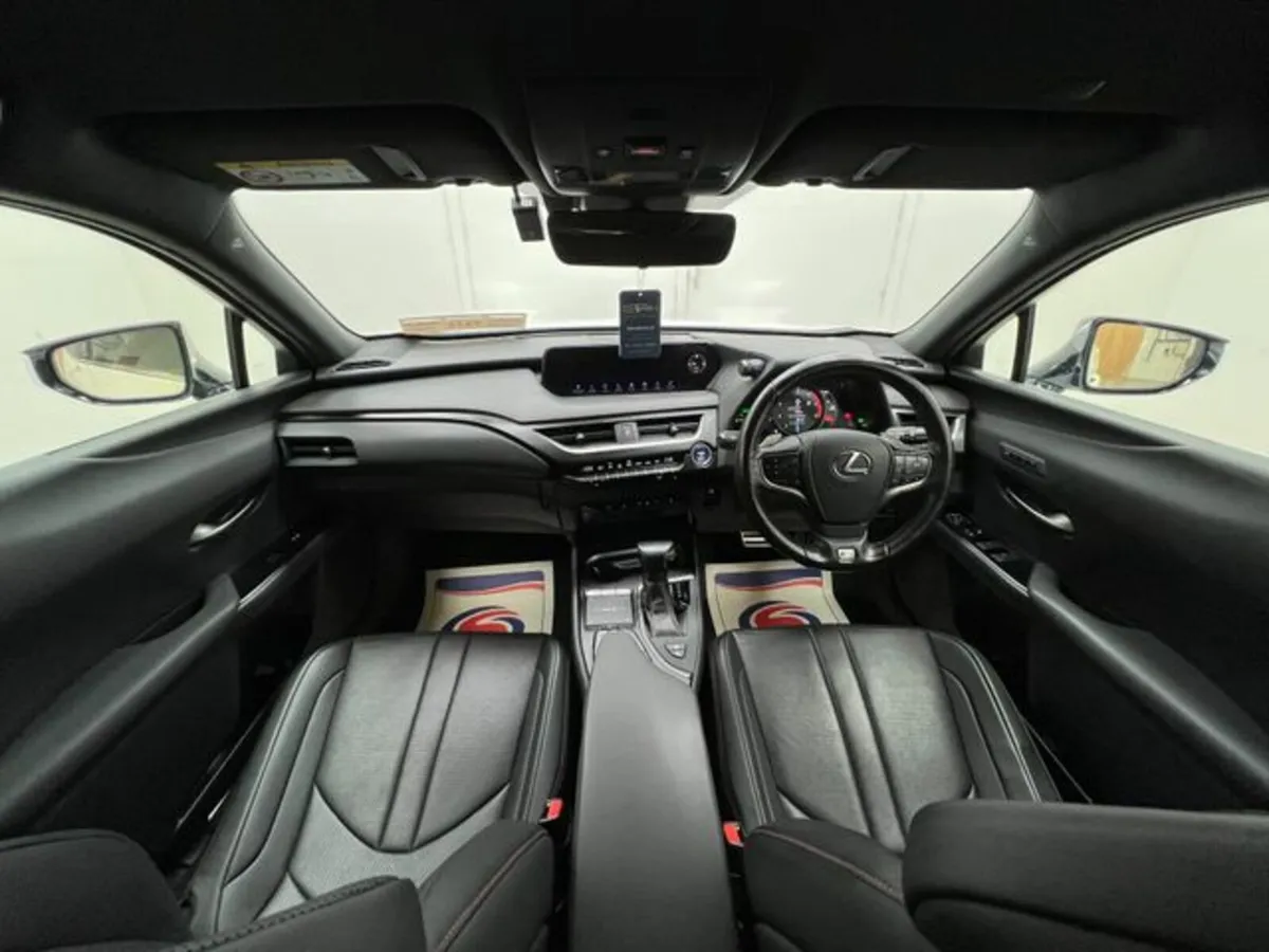 Lexus UX F Sport Automatic, Reversing camera - Image 4