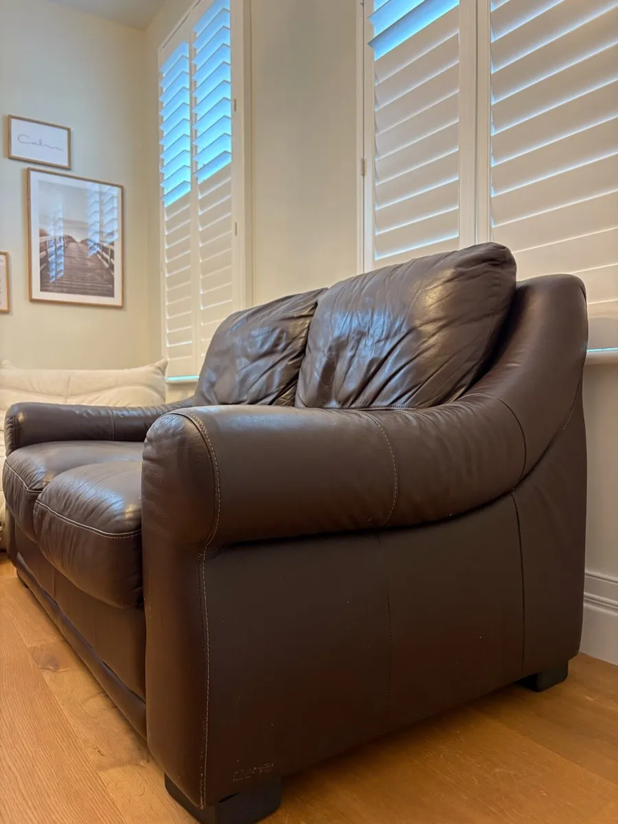 Brown leather 2 seater couch - Image 3