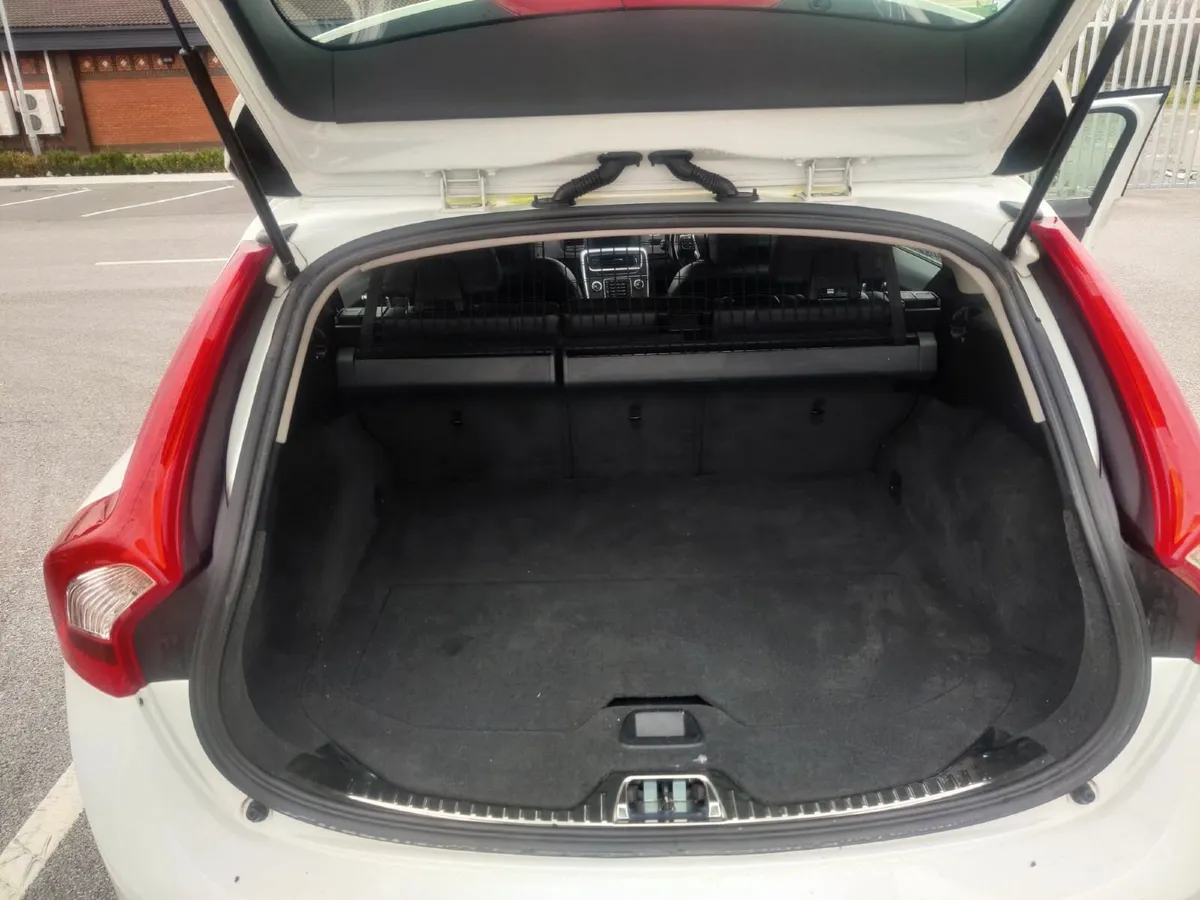 Volvo V60 2015 - Image 2