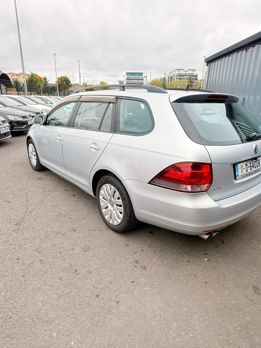 Volkswagen Golf 2011 - Image 2