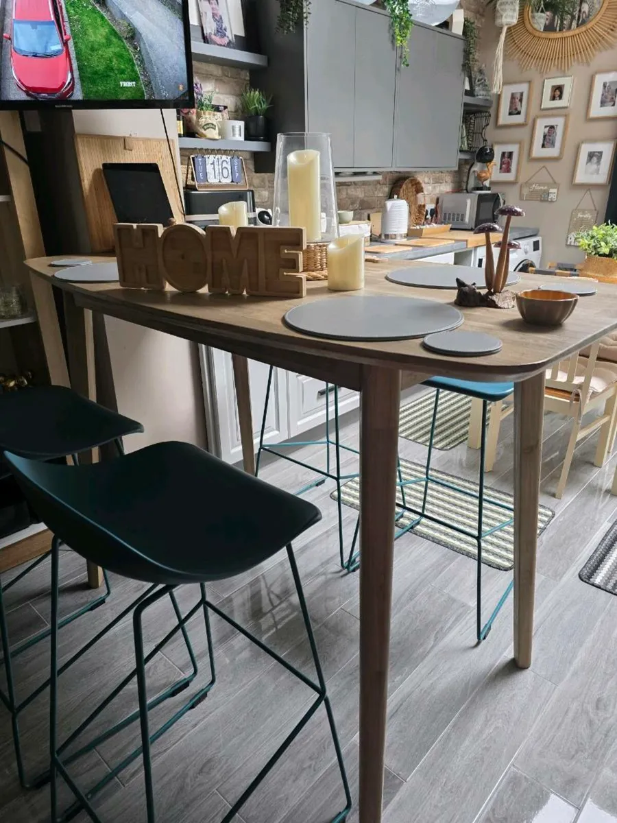 Kitchen island and 4stools - Image 2