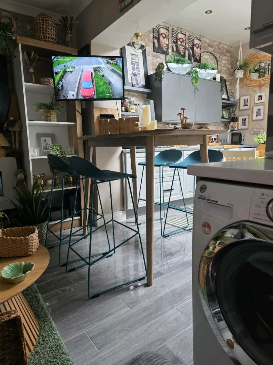 Kitchen island and 4stools - Image 3