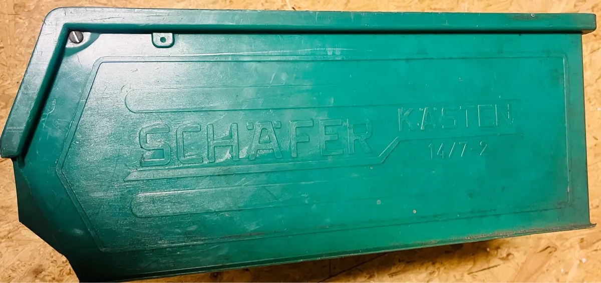Two hard plastic boxes - Image 4