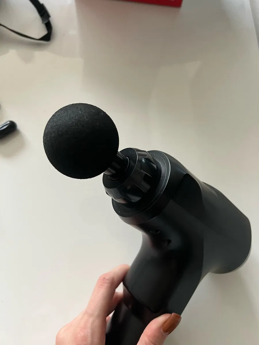 Percussion Massage gun with 4 attachments + Case - Image 2
