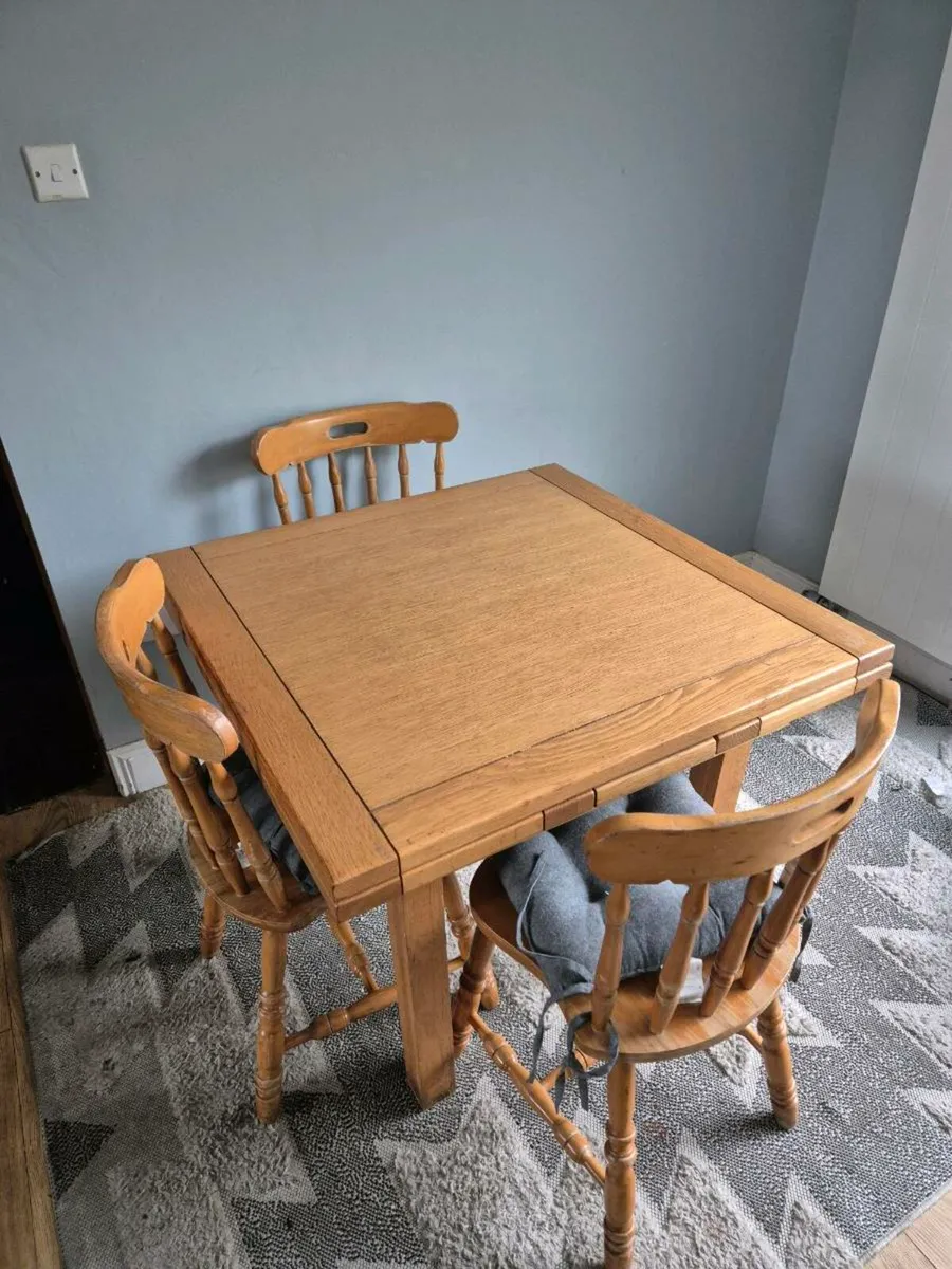 Kitchen table and chairs - Image 2