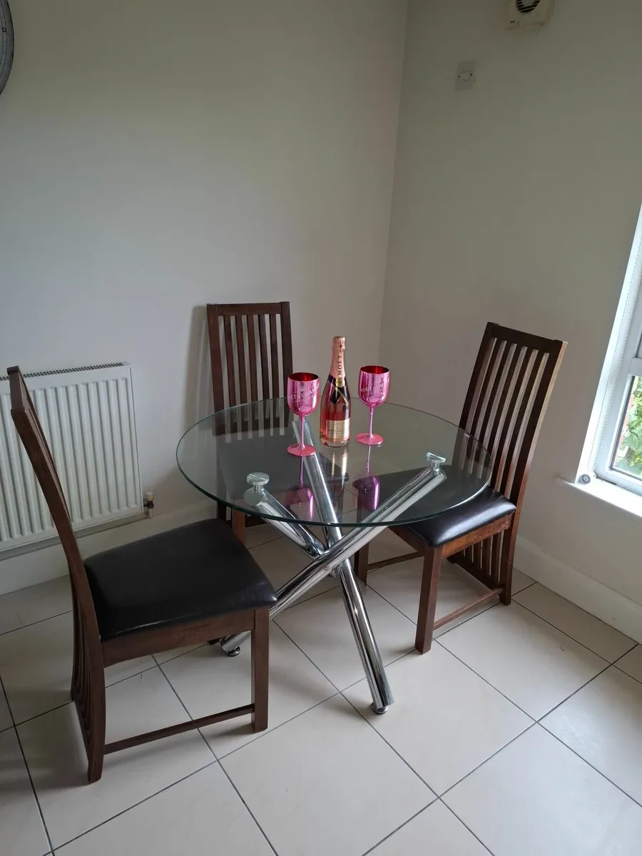 kitchen table and chairs - Image 2