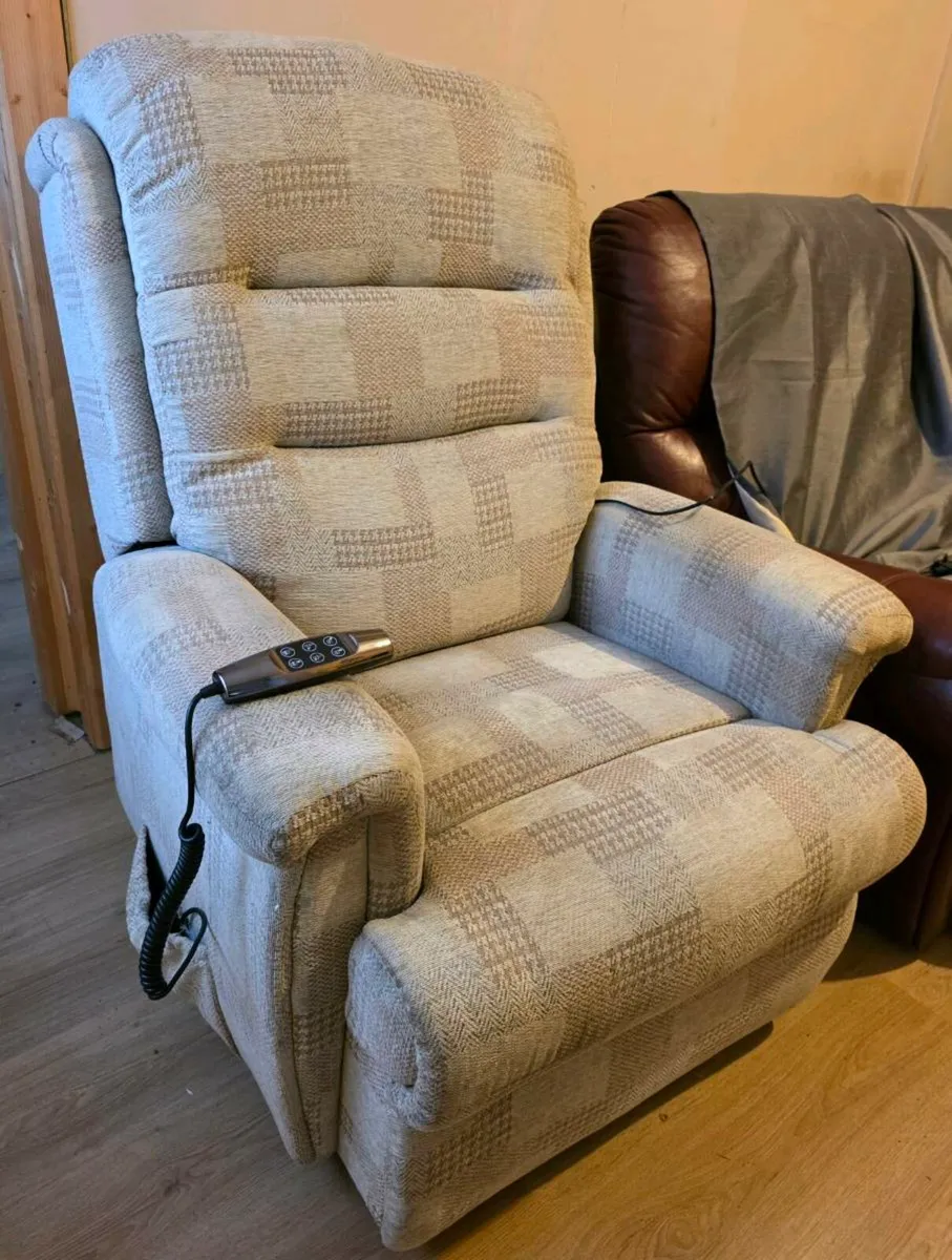 Electric rise and recline armchair. - Image 1