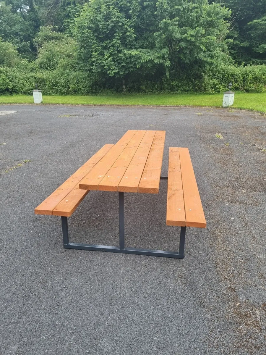 Picnic table - Image 1