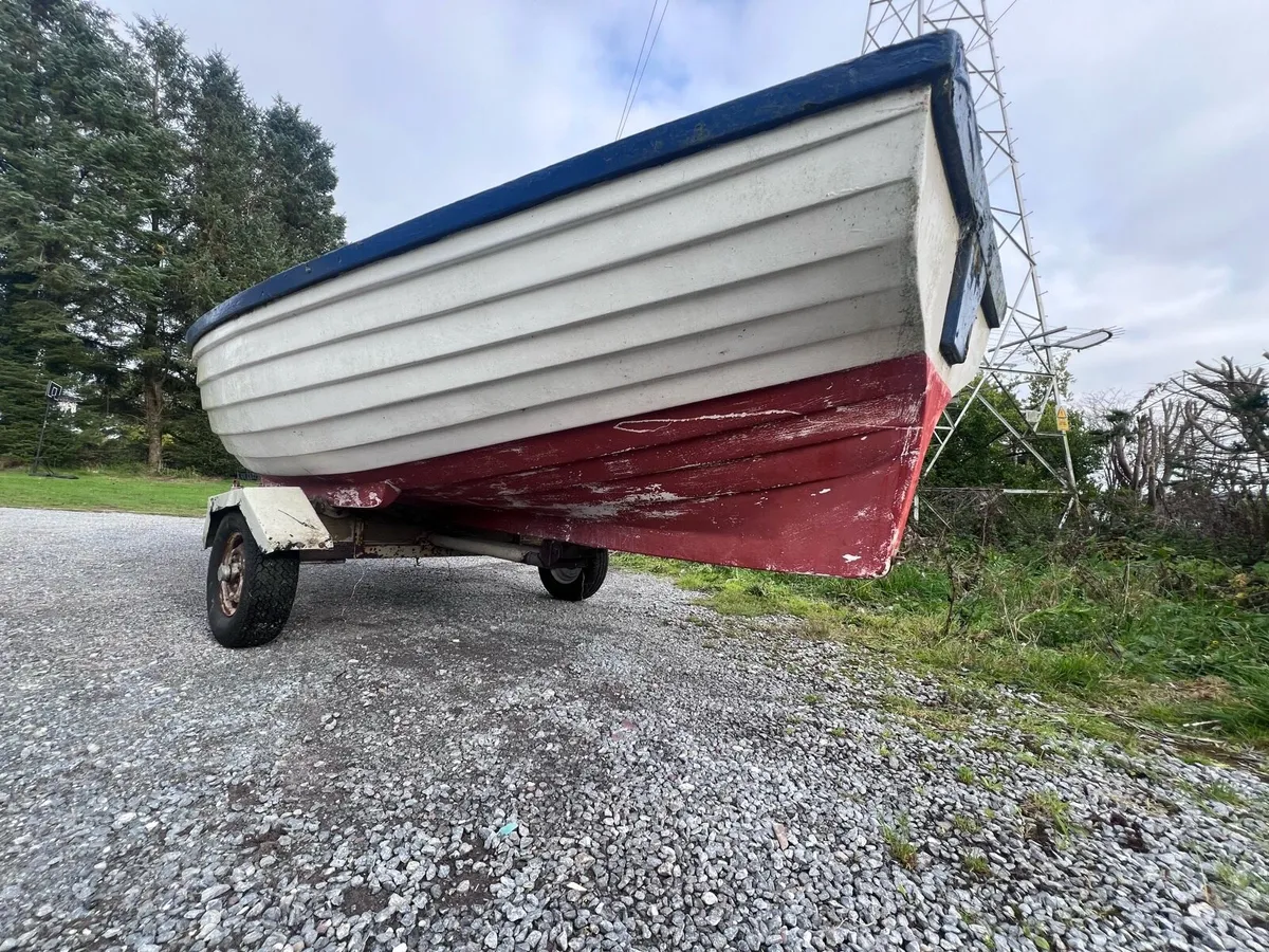 15 Foot (Wide Beam) Fibreglass Boat - Image 3