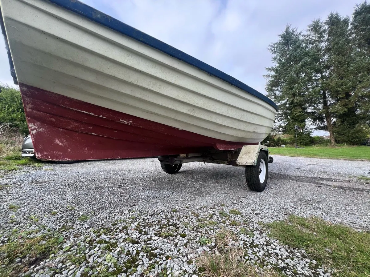 15 Foot (Wide Beam) Fibreglass Boat - Image 4