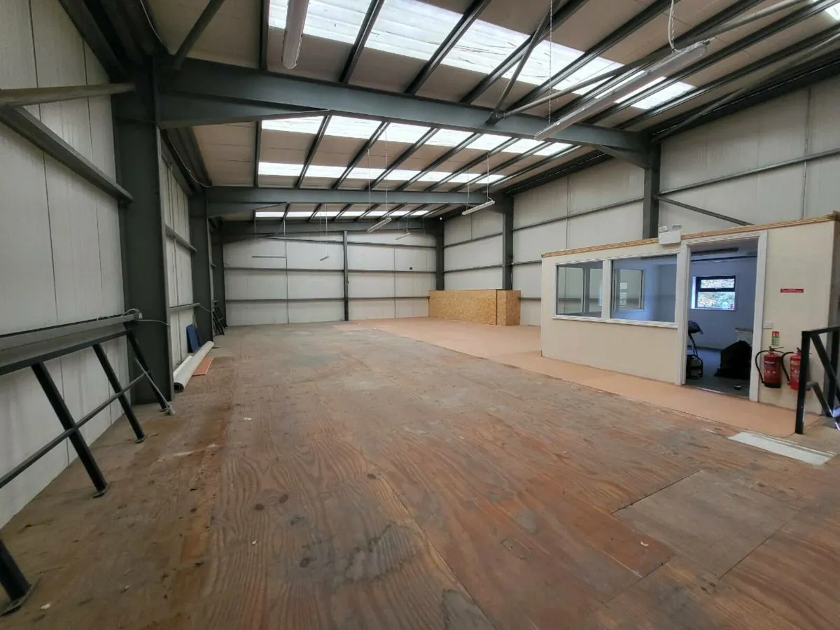 Commercial property to rent - Image 3