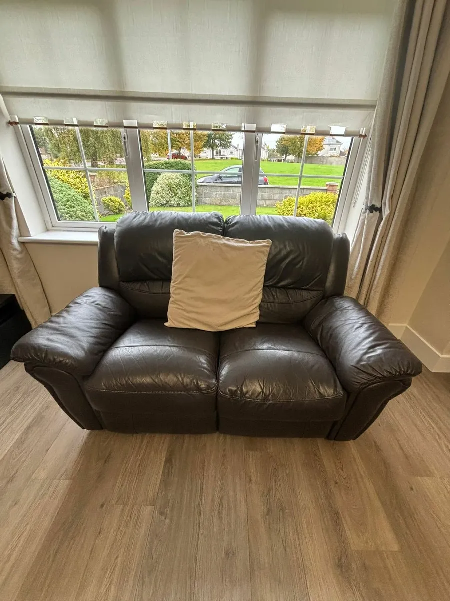 Leather suite - Image 1