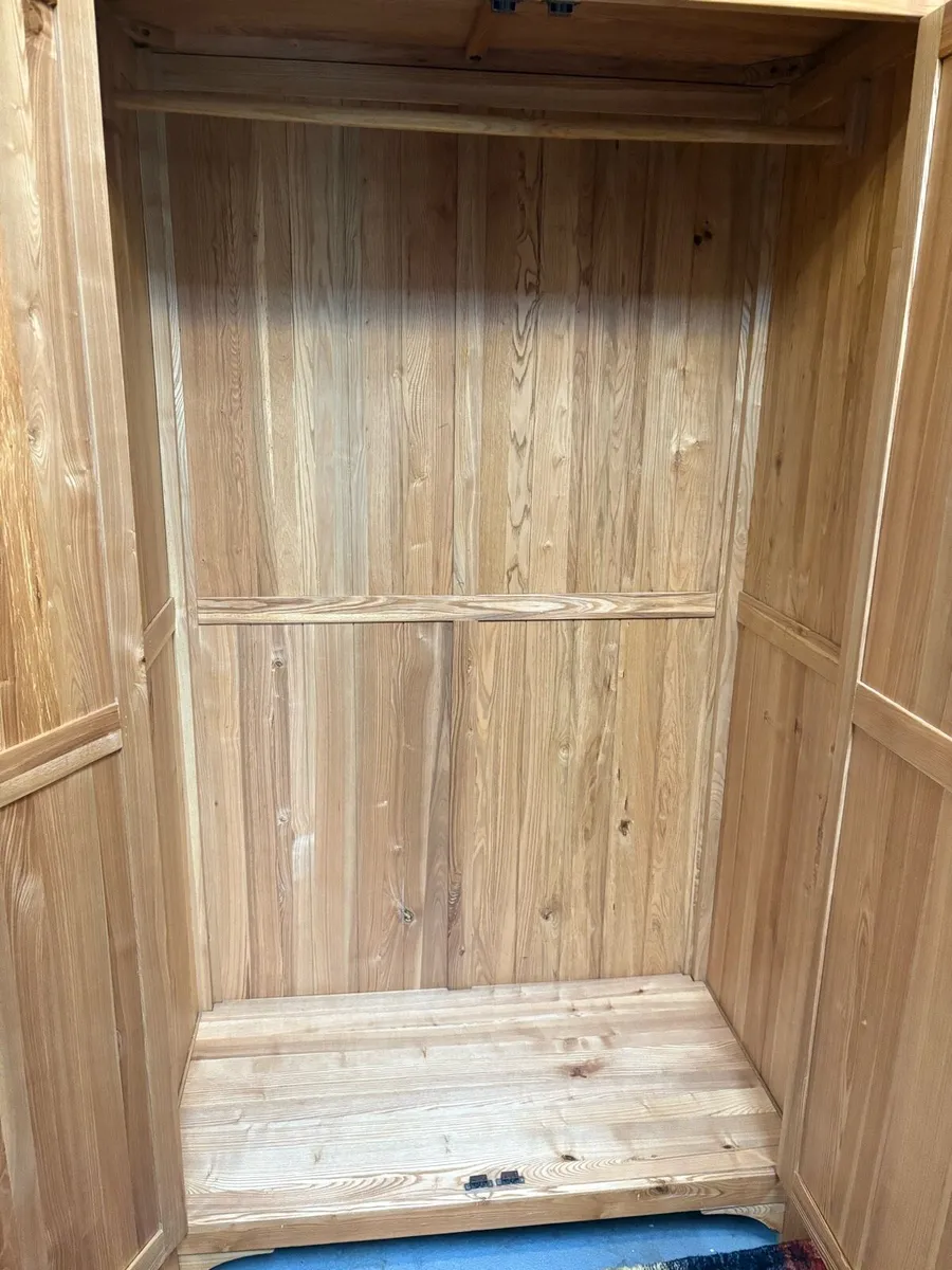 Wardrobe 113 cm w 200 cm w 57cm d - Image 2