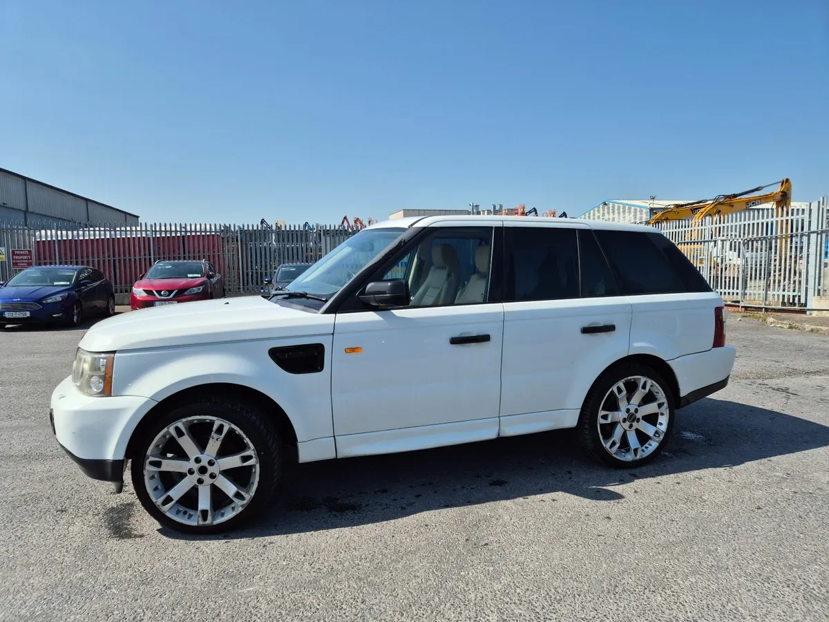 Range Rover Sport SE - Image 2