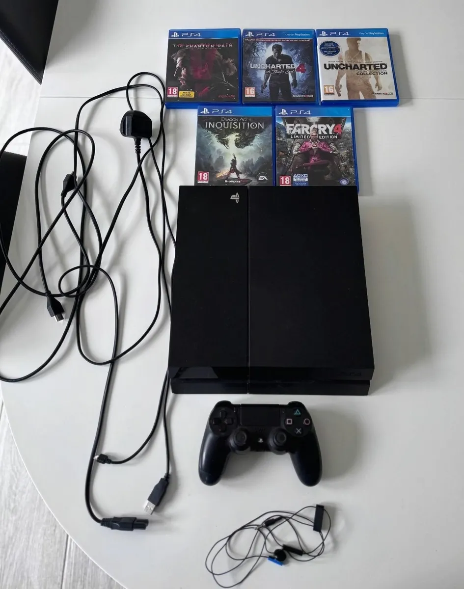 PlayStation 4 Bundle - Image 1