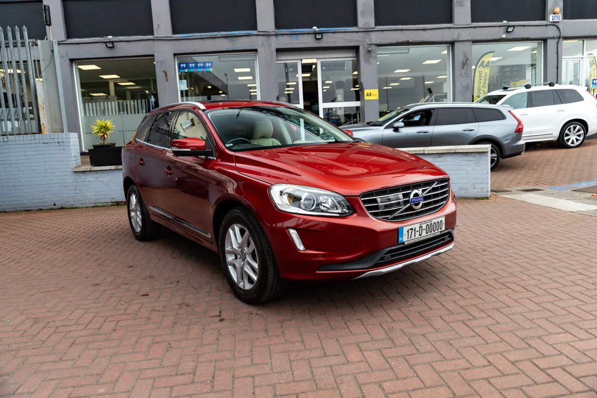 VOLVO XCC60 2.0D4 CLASSIC LUXURY 5DR ESTATE AUTO - Image 1